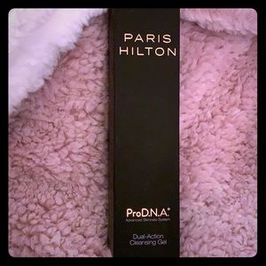 Paris Hilton Pro D.N.A Dual action cleansing gel
